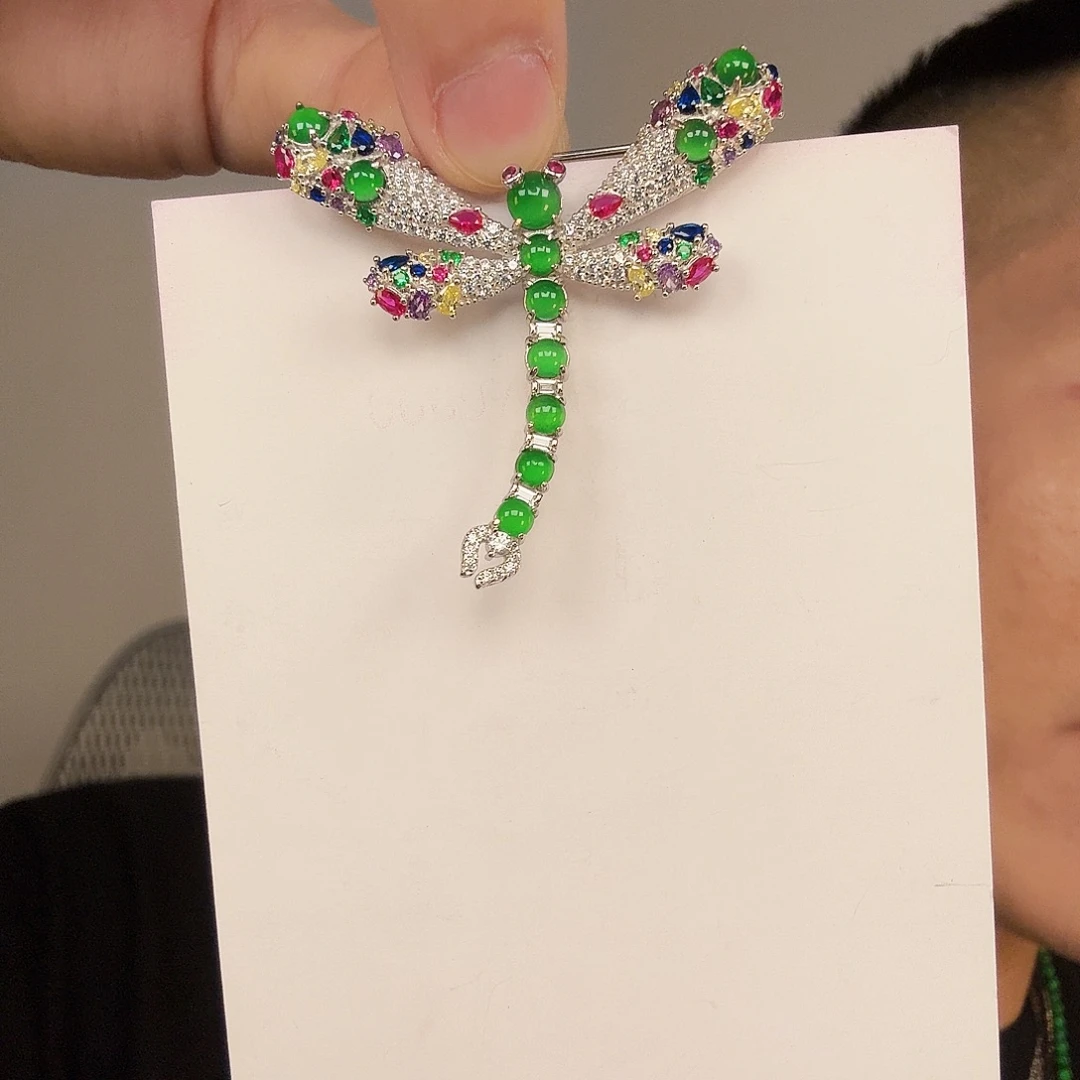 翡翠未镶嵌颈饰一件