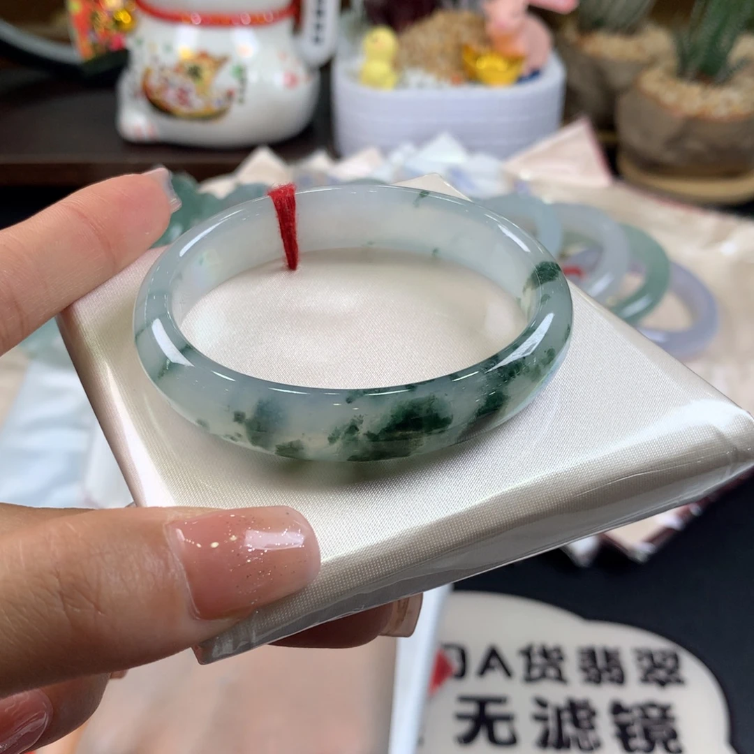 翡翠未镶嵌手镯54贵妃