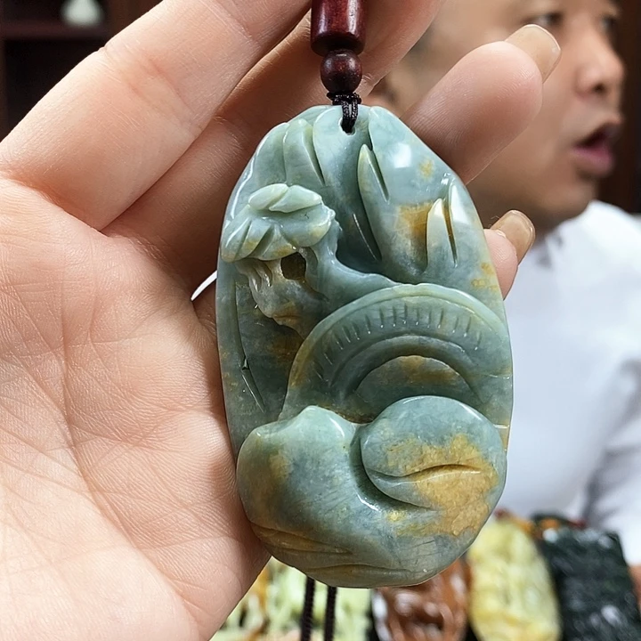 蛇纹石玉吊坠未镶嵌