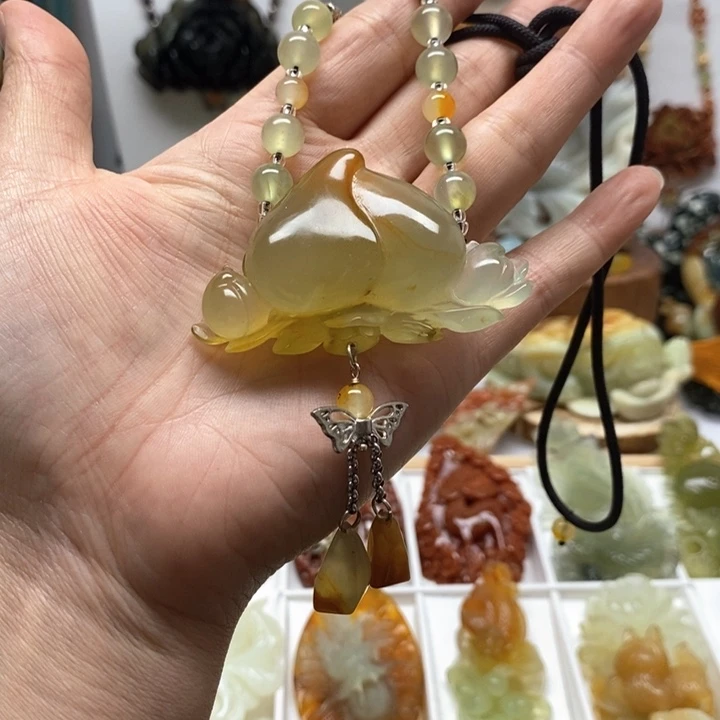 未镶嵌蛇纹石玉颈饰