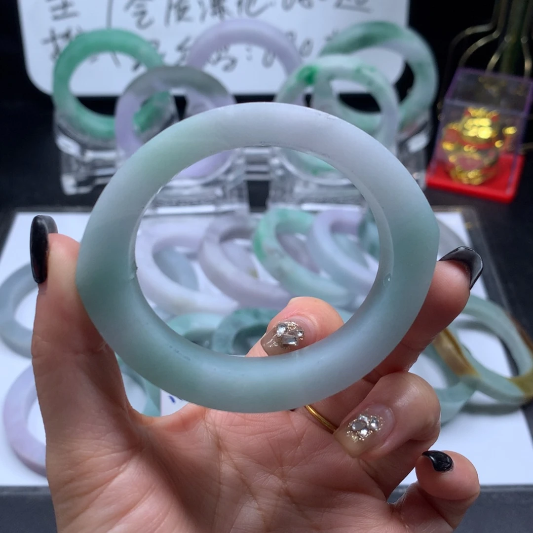 顺***羊定制翡翠未镶嵌手镯