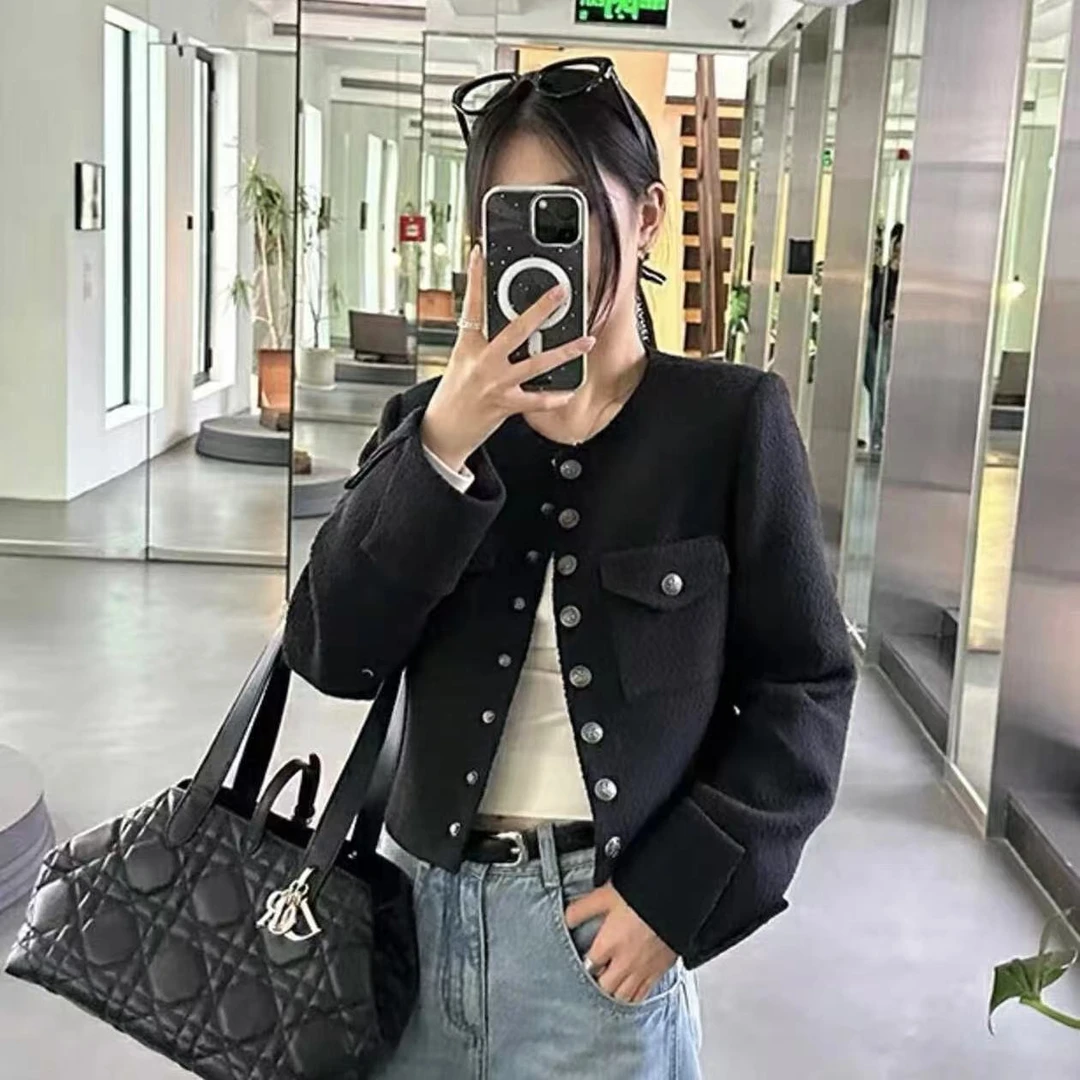 2025年早春气质重工小香风外套高级感宽松显瘦短款上衣女