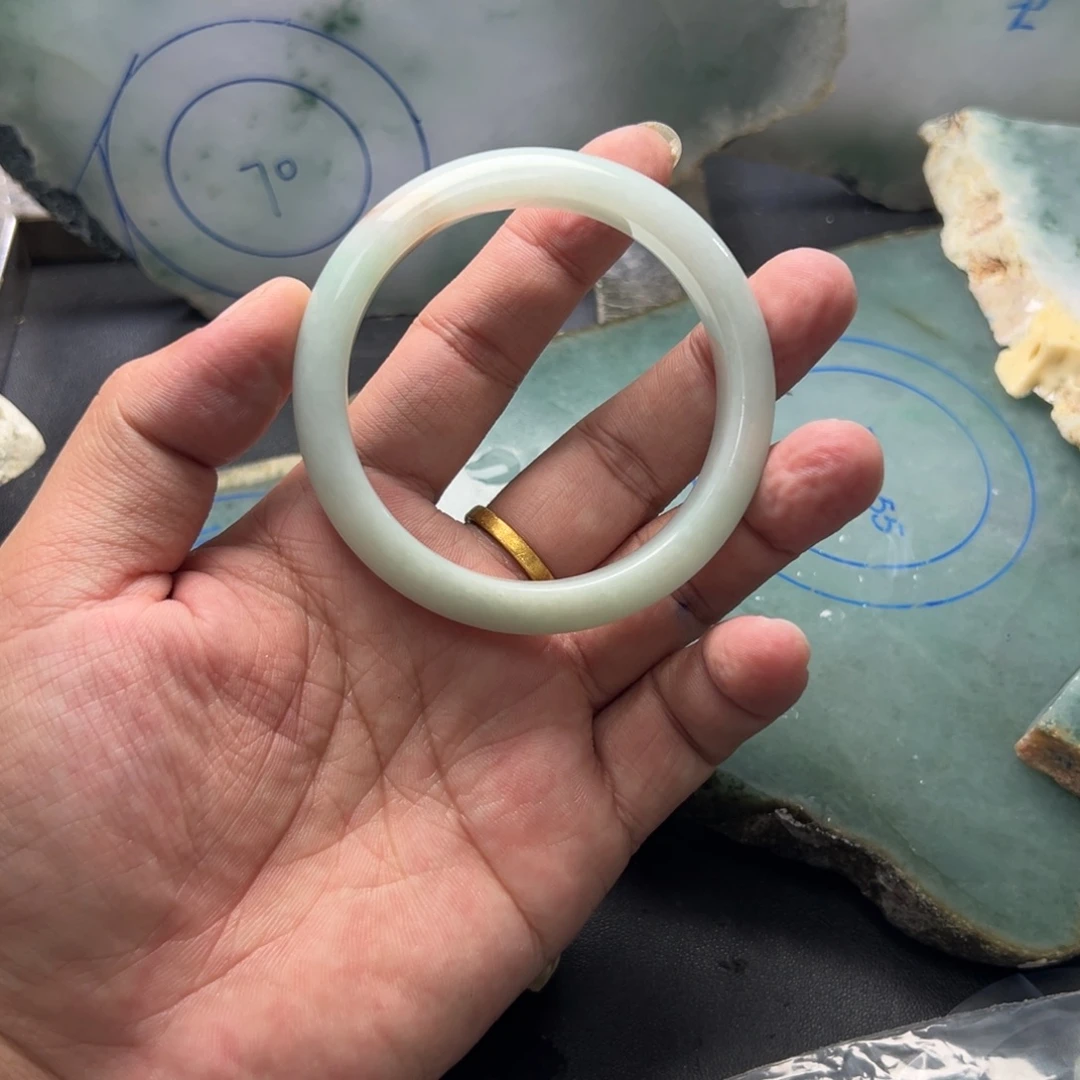 翡翠未镶嵌手镯手镯