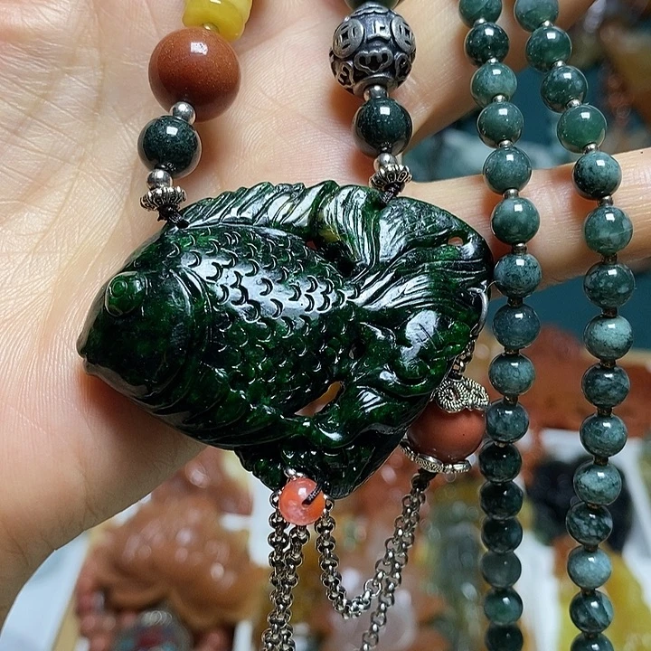 翡翠未镶嵌吊坠(赠链)