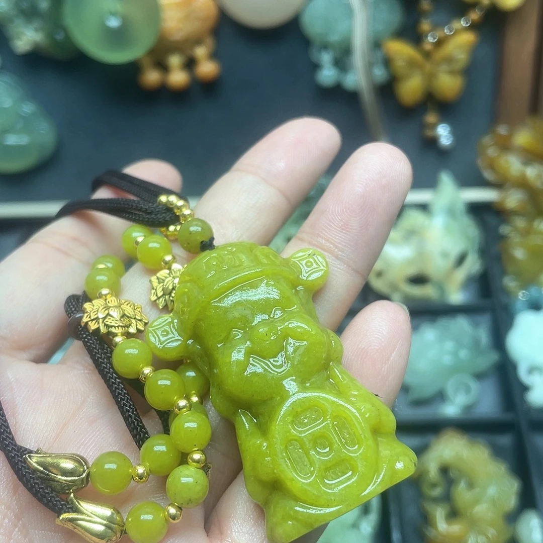 蛇纹石玉未镶嵌颈饰