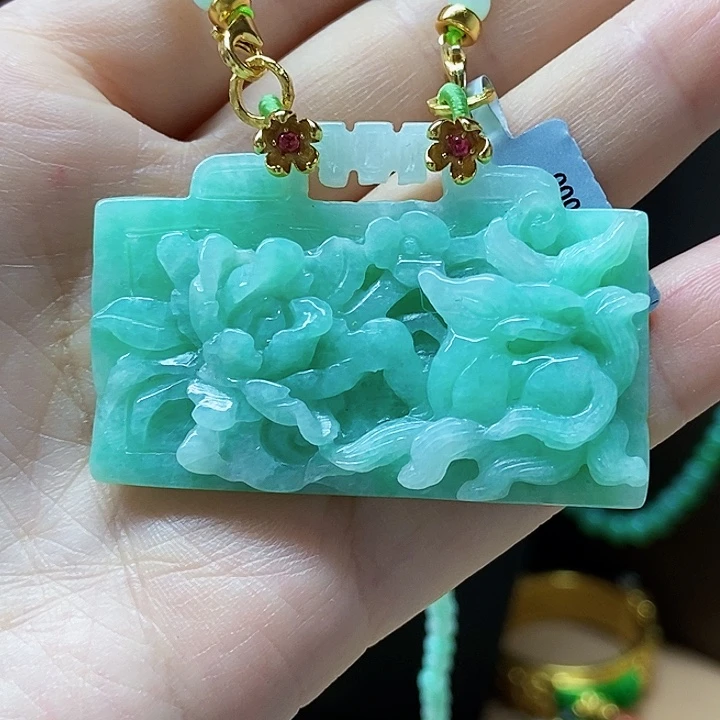 翡翠未镶嵌颈饰吊坠