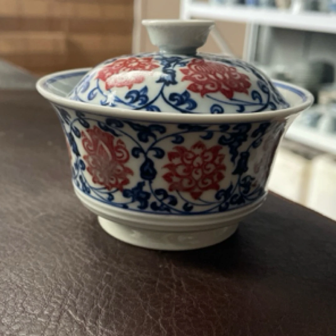 阅贤斋缠枝釉里红马蹄盖碗微瑕2