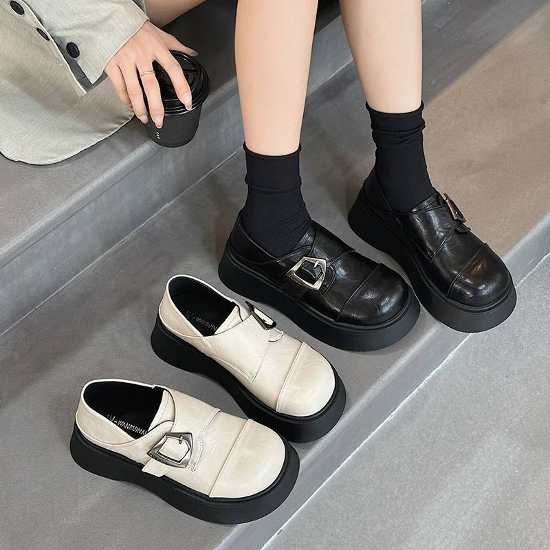 潮流伴侣英伦风小皮鞋女春2025新款圆头单鞋厚底魔术贴黑色乐福鞋