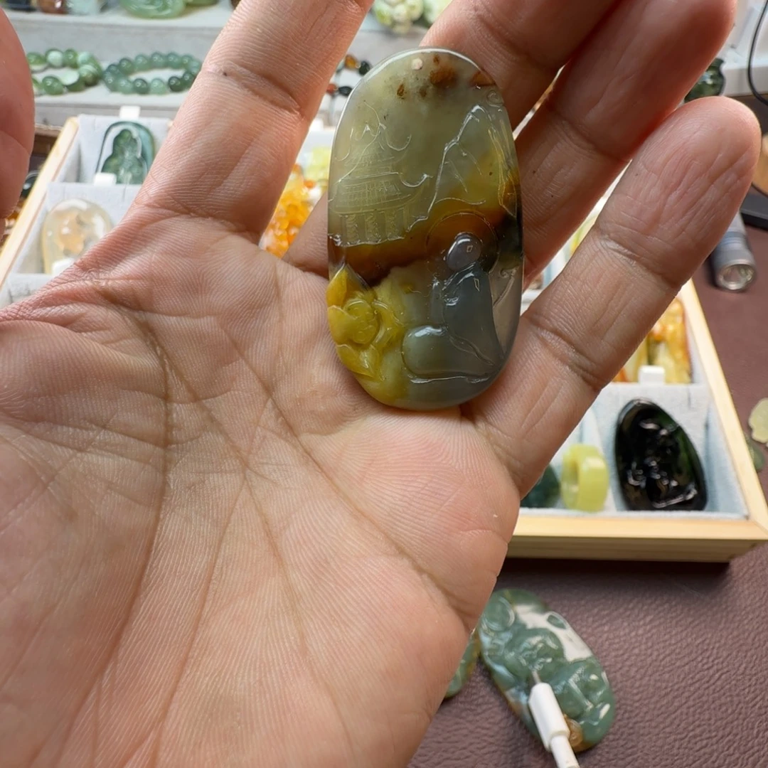 蛇纹石玉未镶嵌颈饰