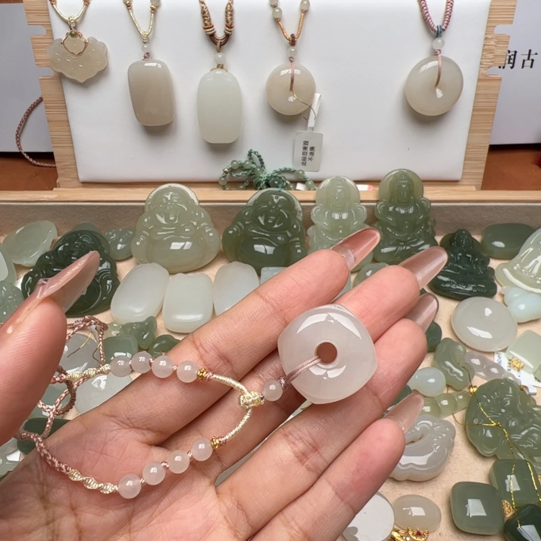 和田玉未镶嵌颈饰