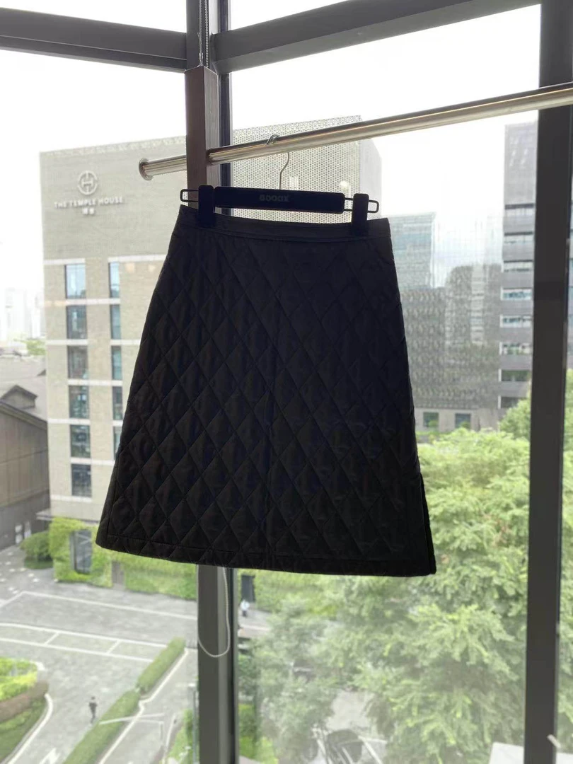 未使用 BURBERRY/博柏利  xw216 聚酯纤维 A字半身裙 38码 吊牌
