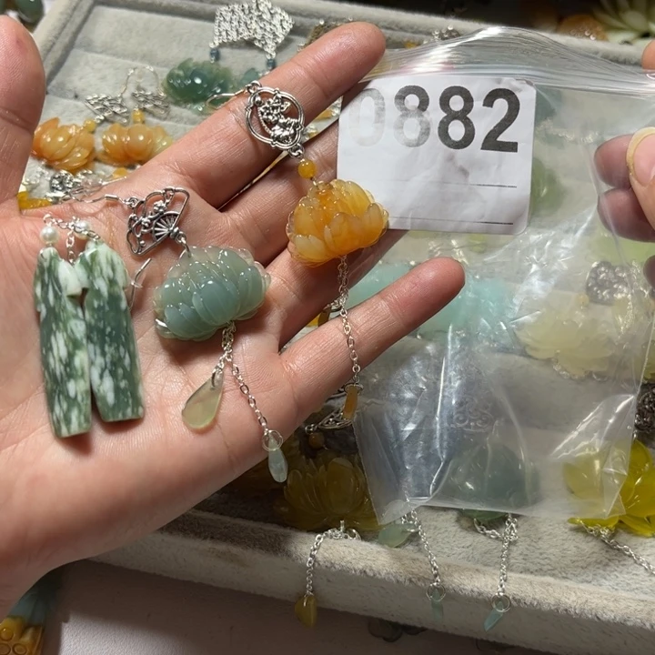 别***柔蛇纹石玉合金耳饰