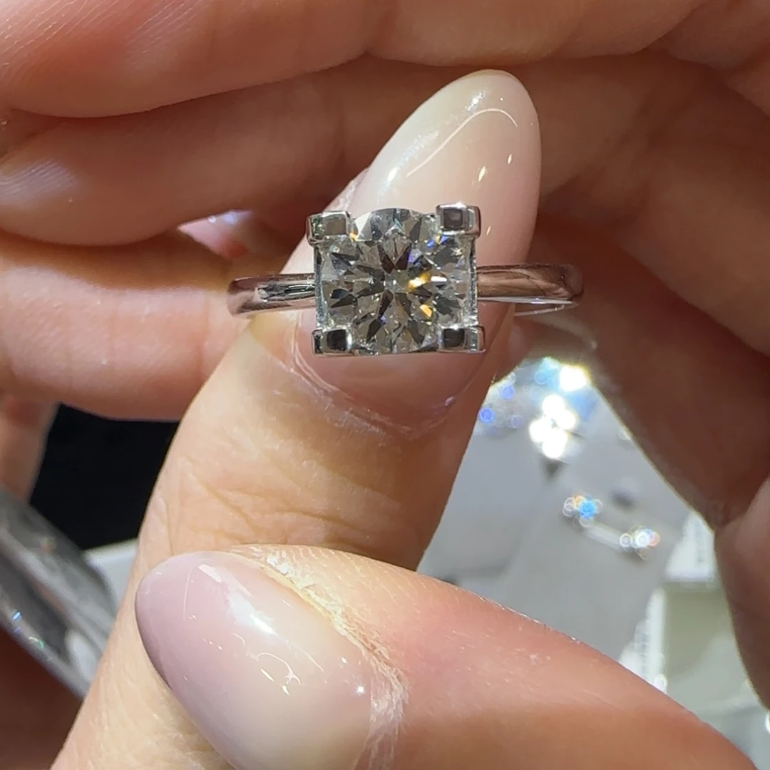 铂Pt950镶嵌实验室培育钻石牛头1卡16圈4.79克