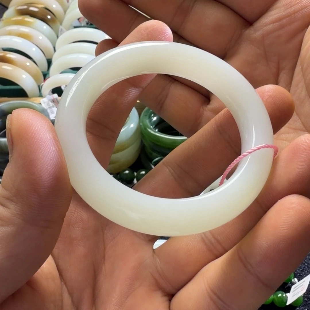 S***e和田玉未镶嵌手镯