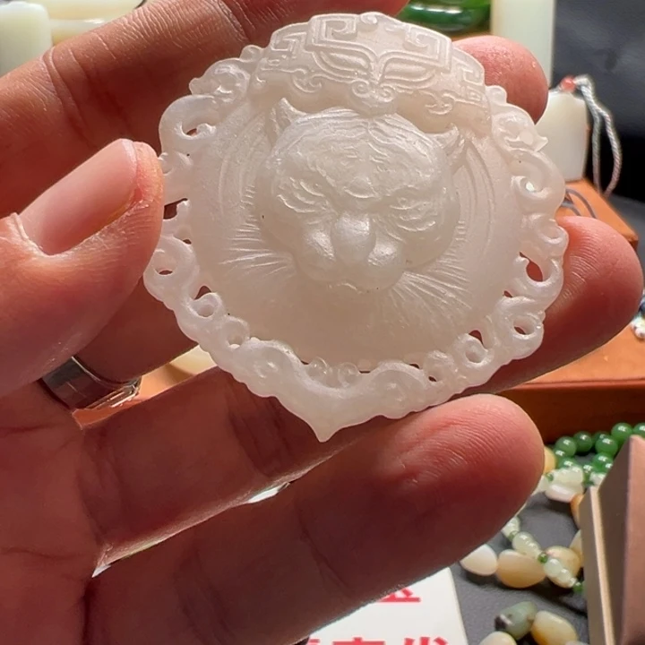 哈***咪和田玉（糖玉）未镶嵌颈饰