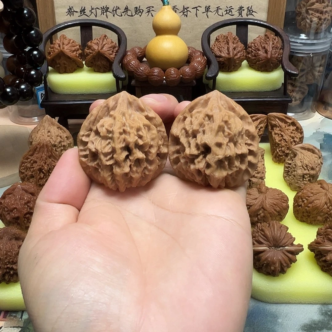 2号文玩核桃44尺油蜡皮帝王狮子头