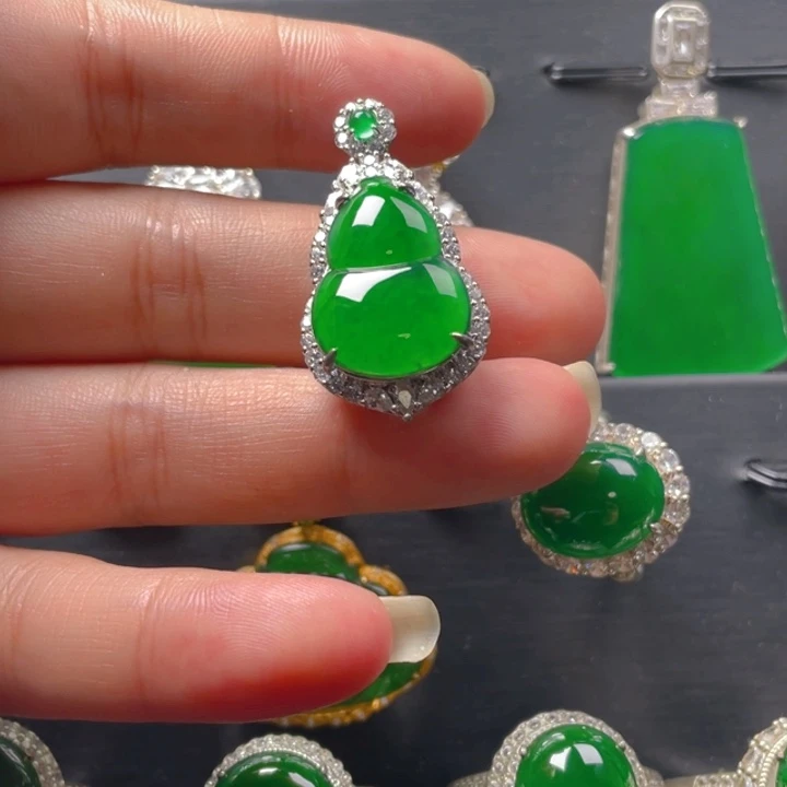 翡翠未镶嵌颈饰翡翠吊坠