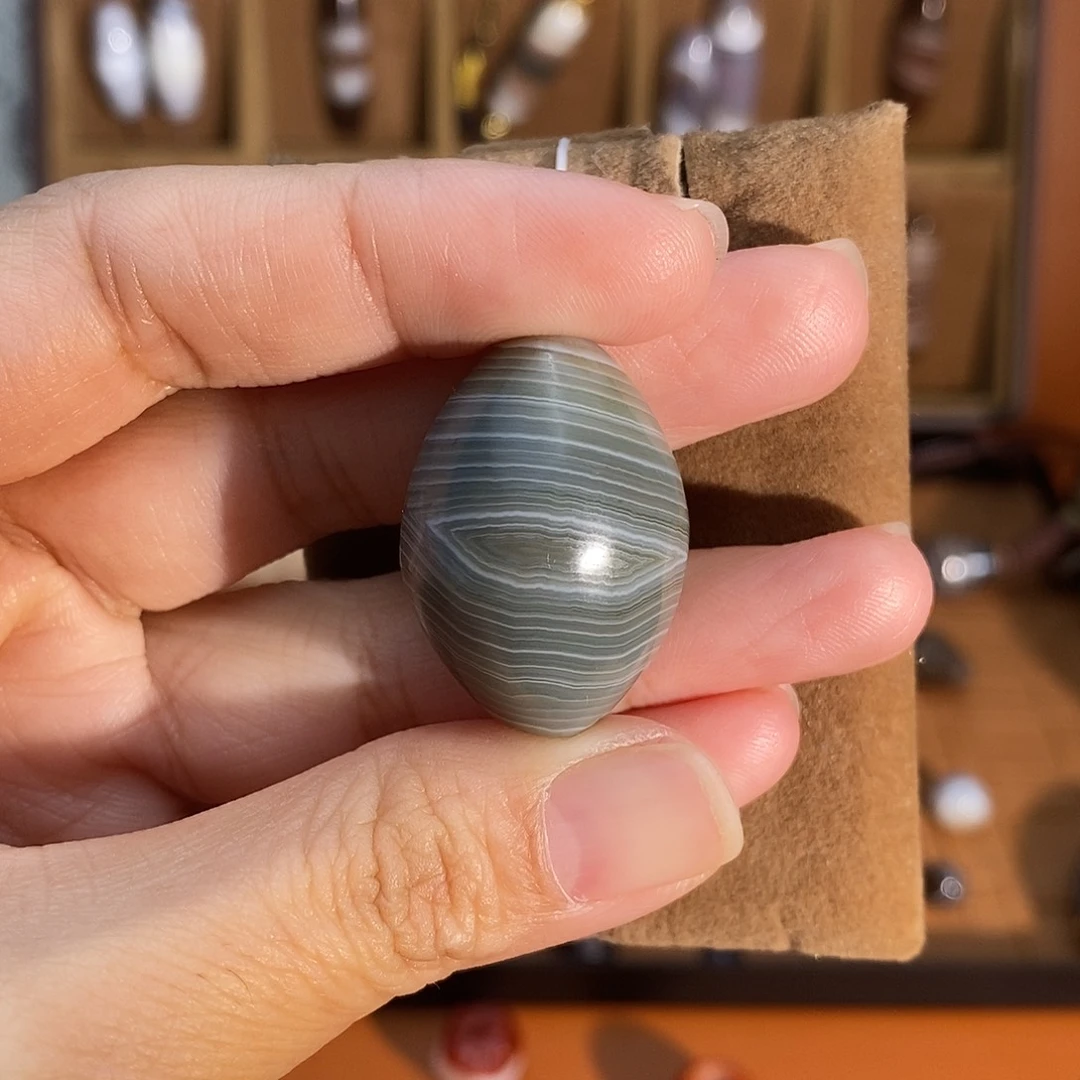 玛瑙/玉髓颈饰未镶嵌鳄****?