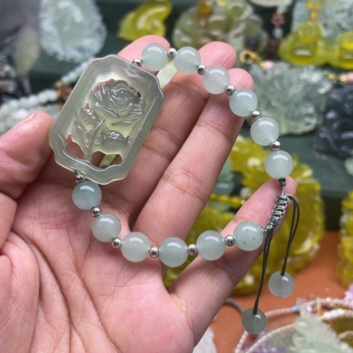 未镶嵌蛇纹石玉吊坠