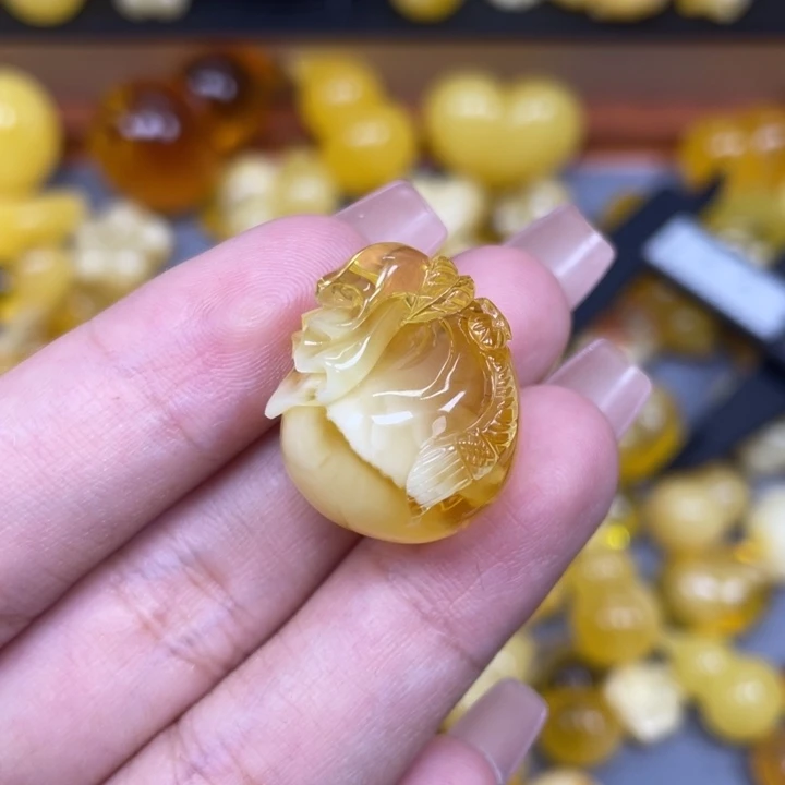 琥珀未镶嵌珠宝奇石