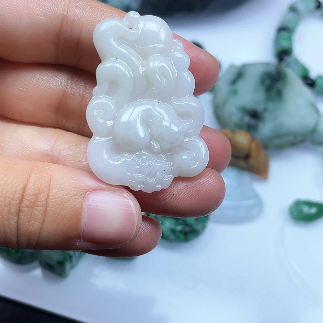 翡翠颈饰未镶嵌翡翠