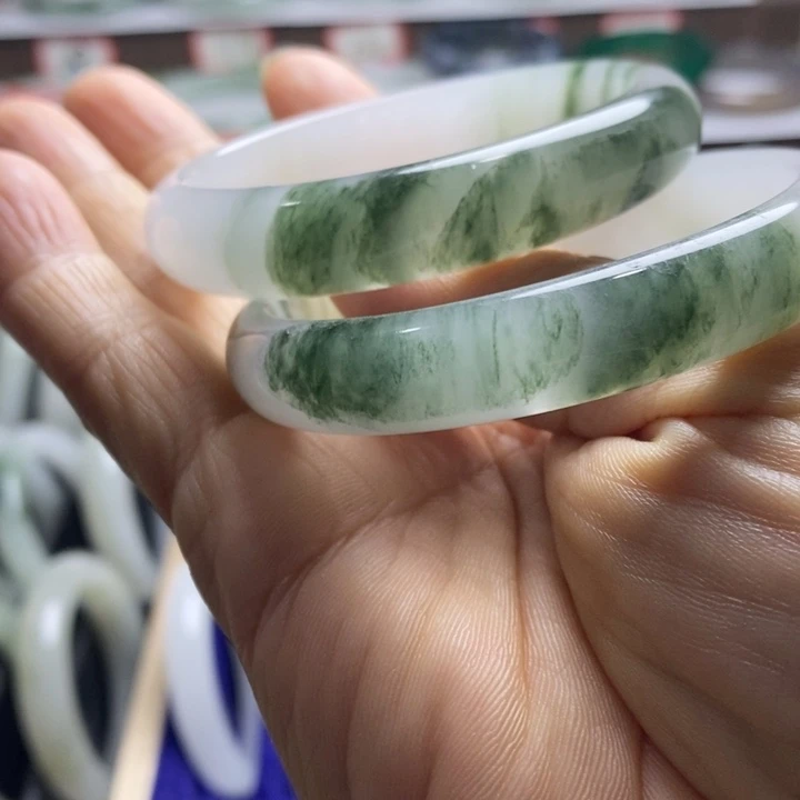 未镶嵌手镯石英质玉（天山翠）