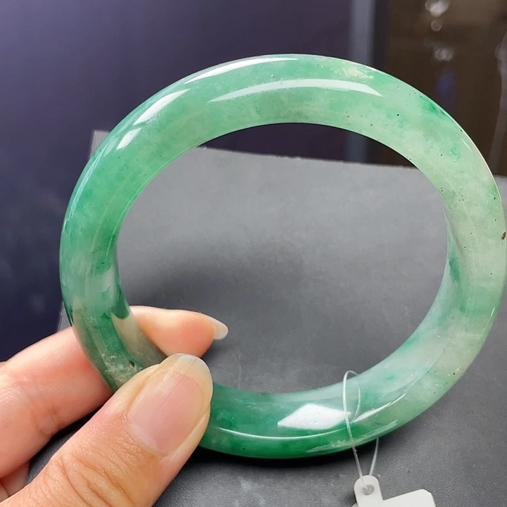 石英质玉手镯未镶嵌马****?瑶63