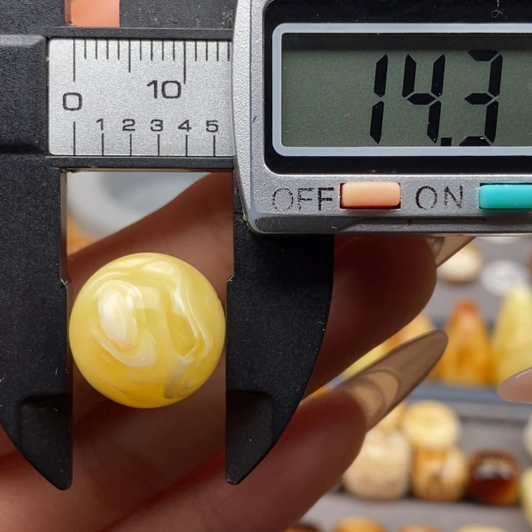 裸石琥珀未镶嵌圆珠