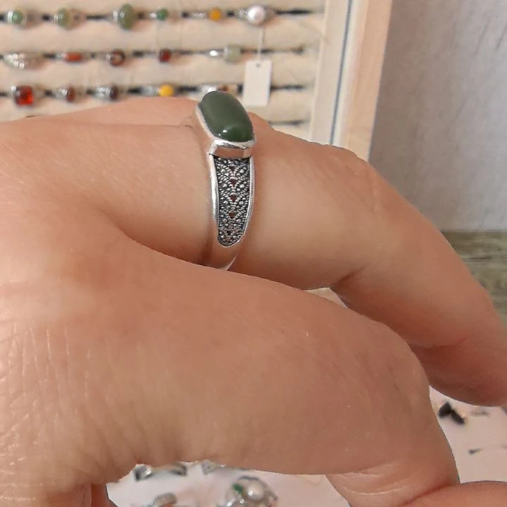 琥珀足银镶嵌戒指