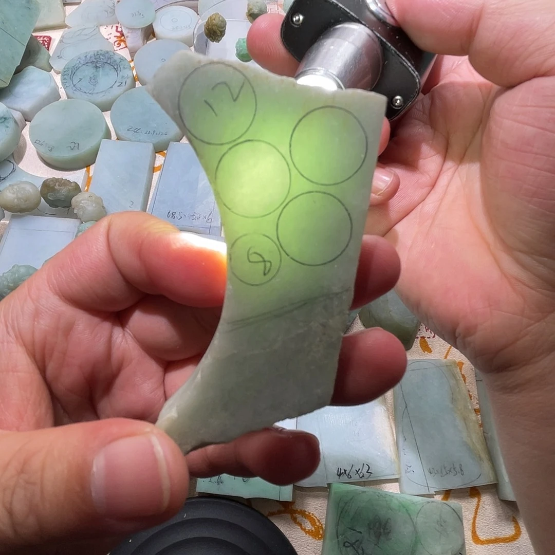 翡翠未镶嵌颈饰天然缅甸A货翡翠毛料