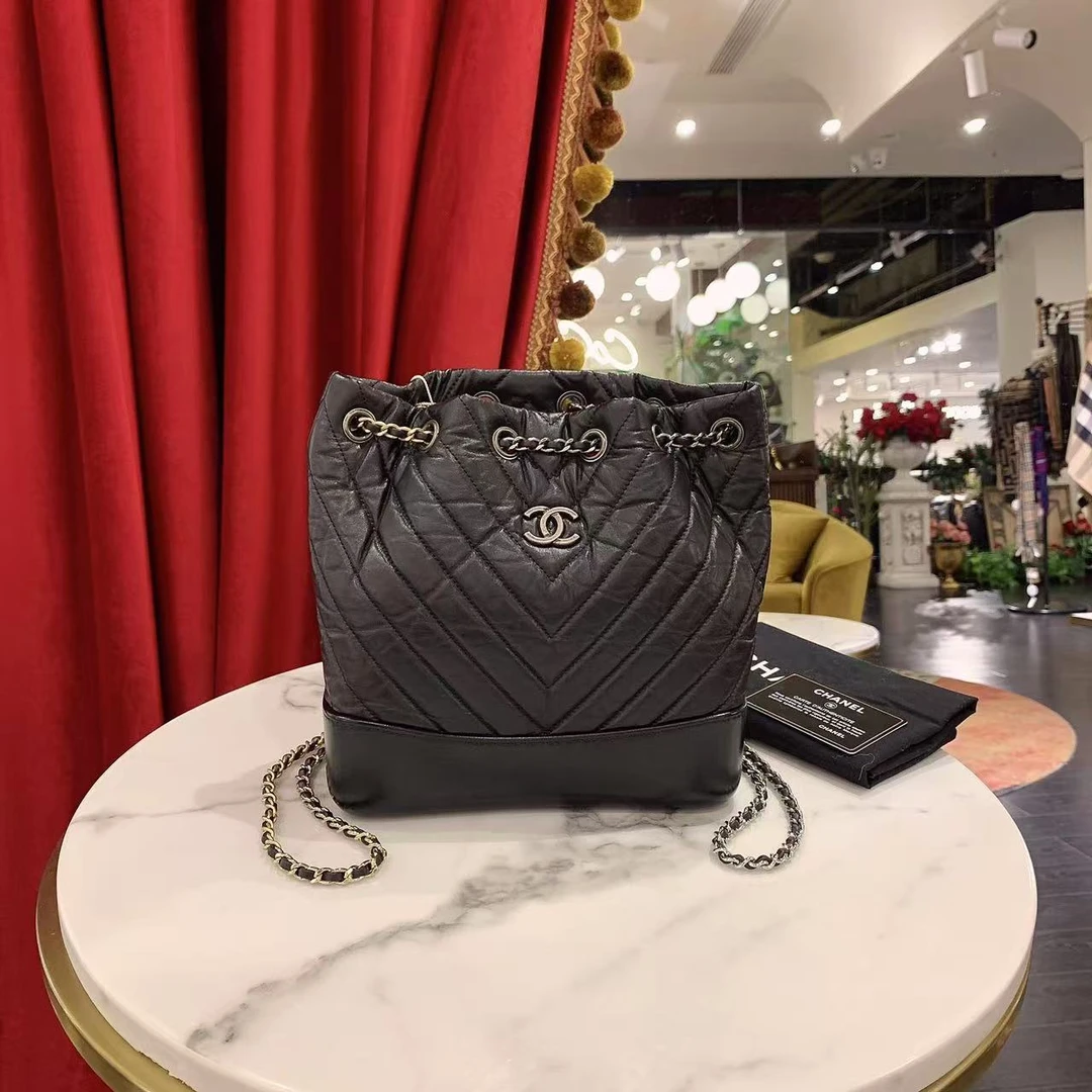 99新 Chanel/香奈儿 流浪双肩包小号黑银油蜡牛皮/16470719