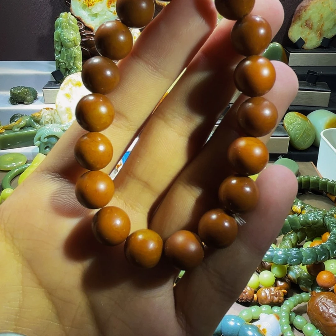 透闪石质玉未镶嵌珠宝奇石