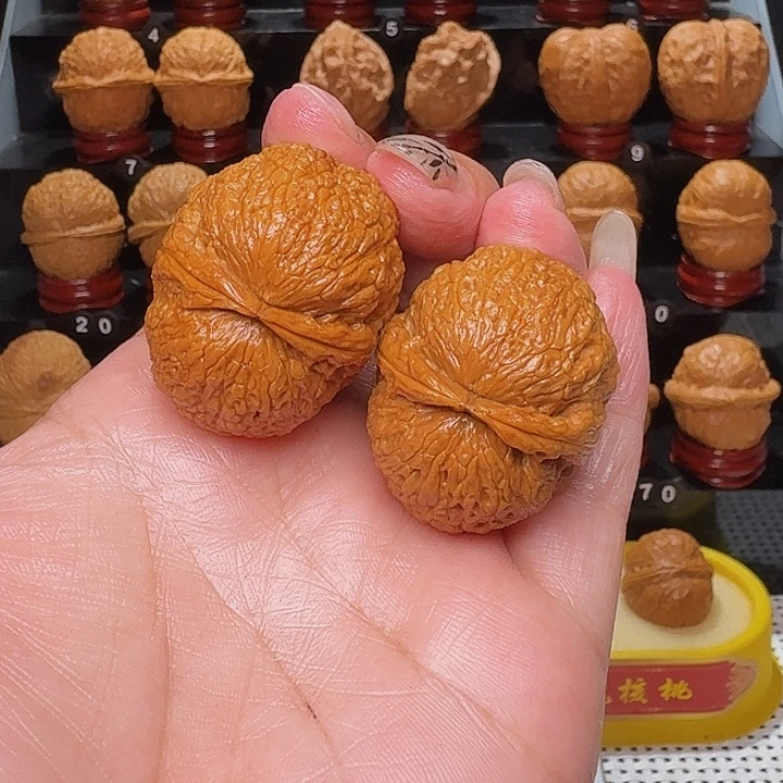 把件文玩核桃蚂蚁纹元宝…………20
