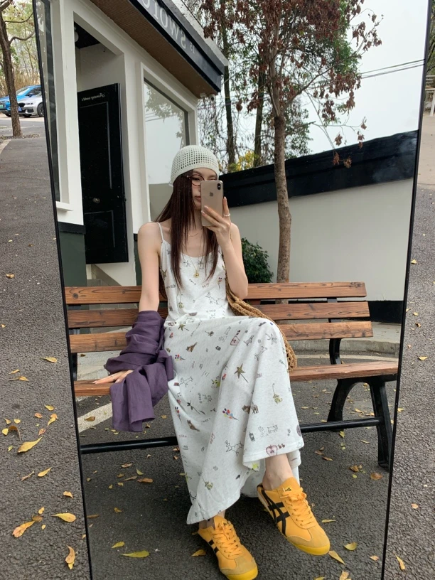 春日童话镇~韩系设计感定制卡通印花吊带连衣裙显瘦长款小众