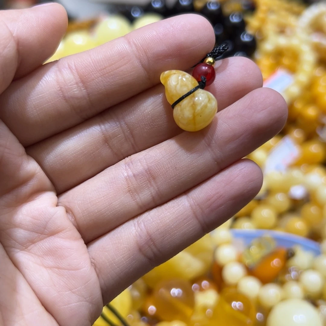 琥珀珠宝奇石未镶嵌