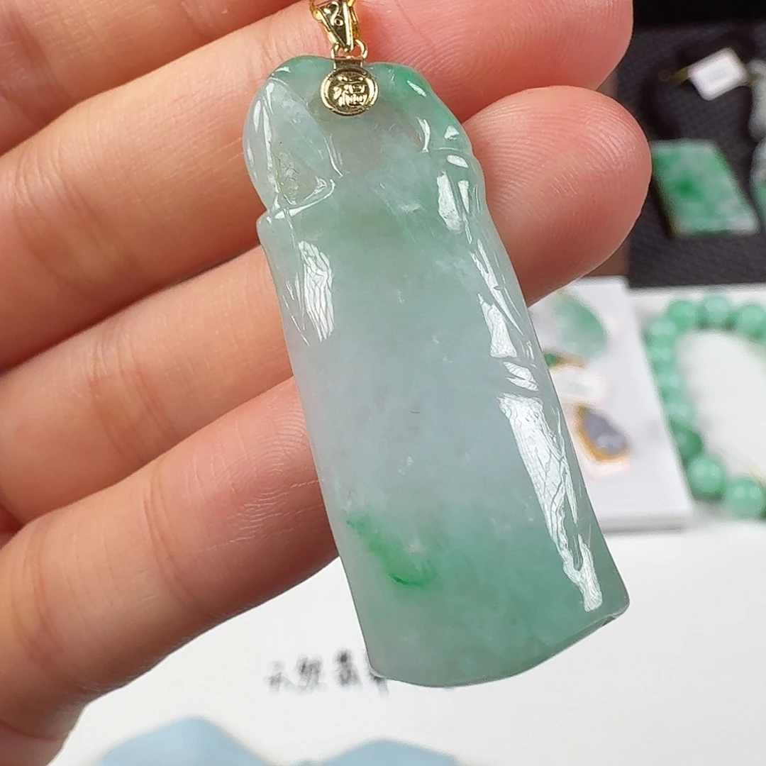 翡翠18K金镶嵌颈饰