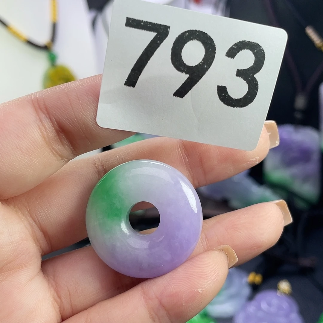 翡翠未镶嵌吊坠(赠链)