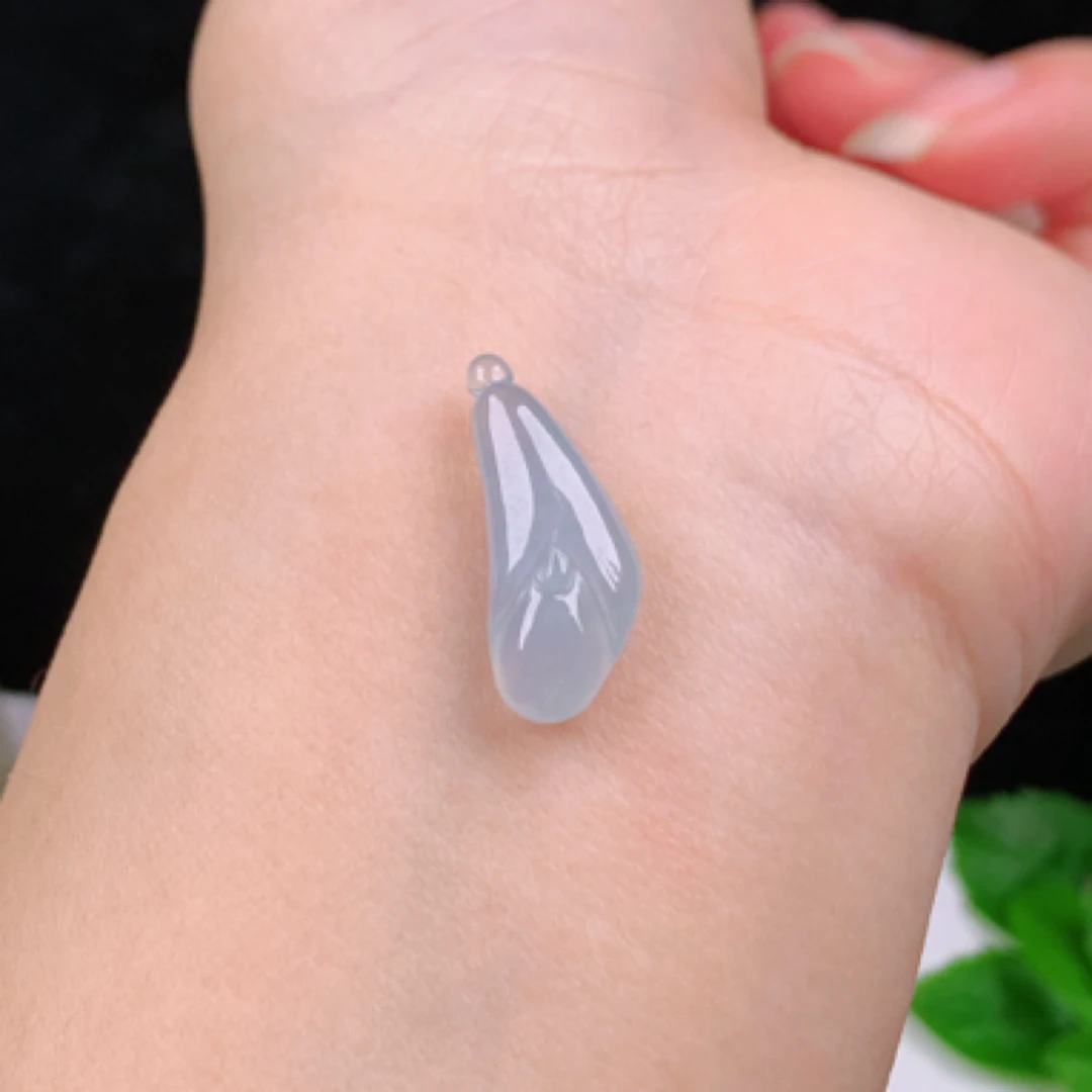 天然翡翠A货送冰润细腻玉兰花玉坠吊坠送金扣