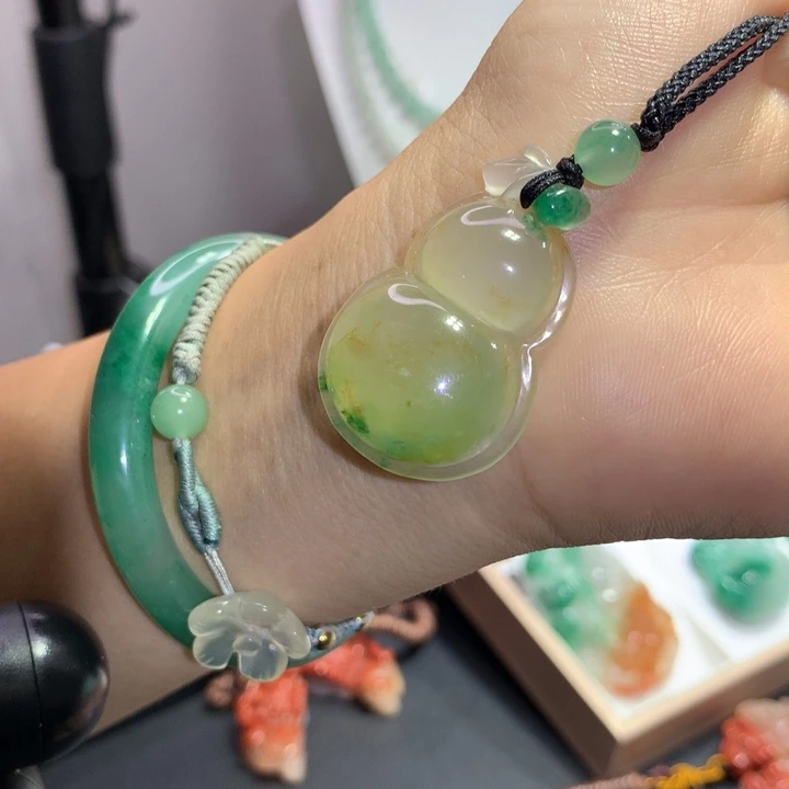 【闪购商品】颈饰未镶嵌石英质玉