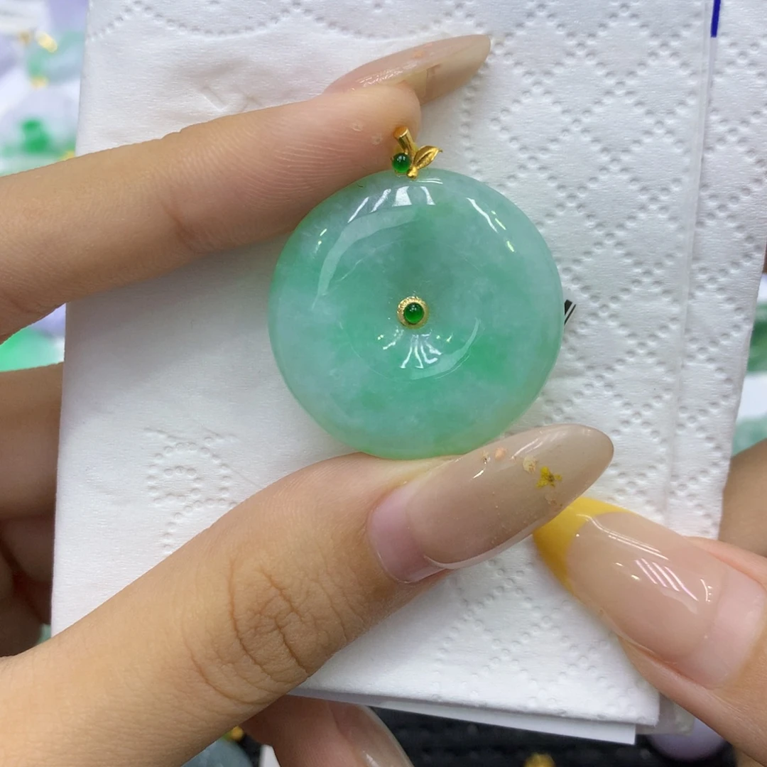 翡翠18K金镶嵌颈饰