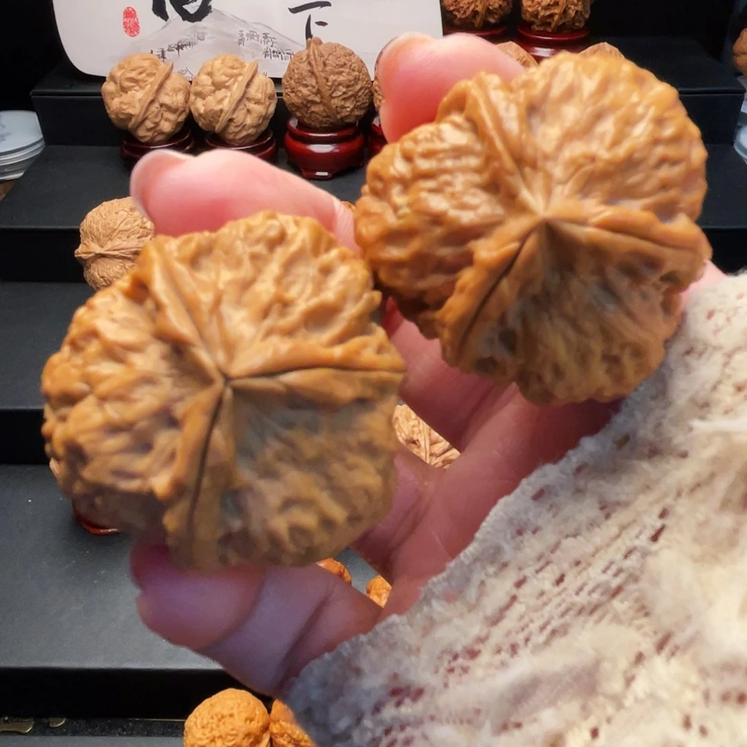 文玩核桃吊坠古玉……