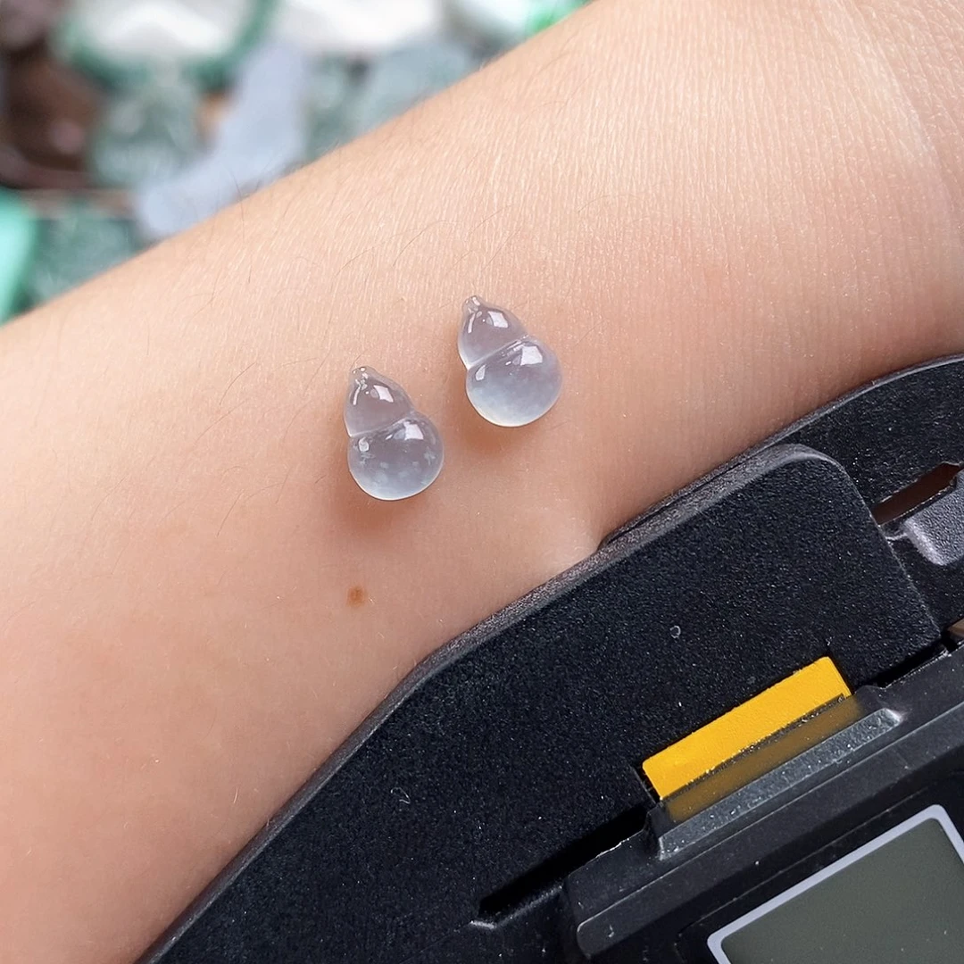 翡翠未镶嵌颈饰葫芦