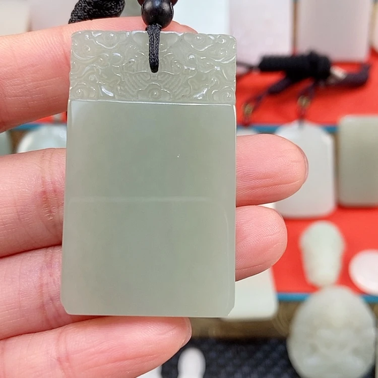 【闪购商品】颈饰9K金镶嵌和田玉