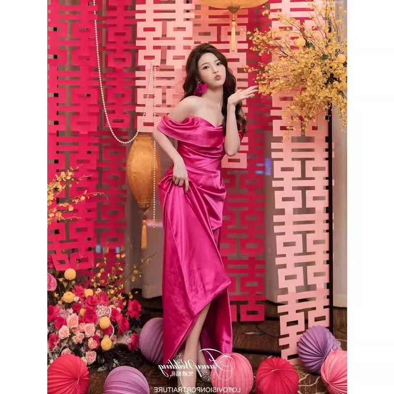 新中式晨袍敬酒服新娘结婚当天便装订婚礼服玫红色一字肩晨袍新娘