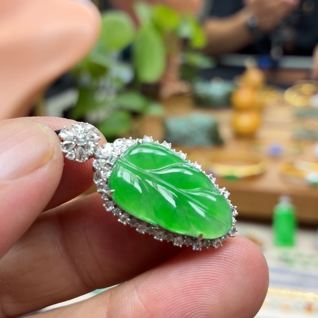 翡翠18K金镶嵌颈饰