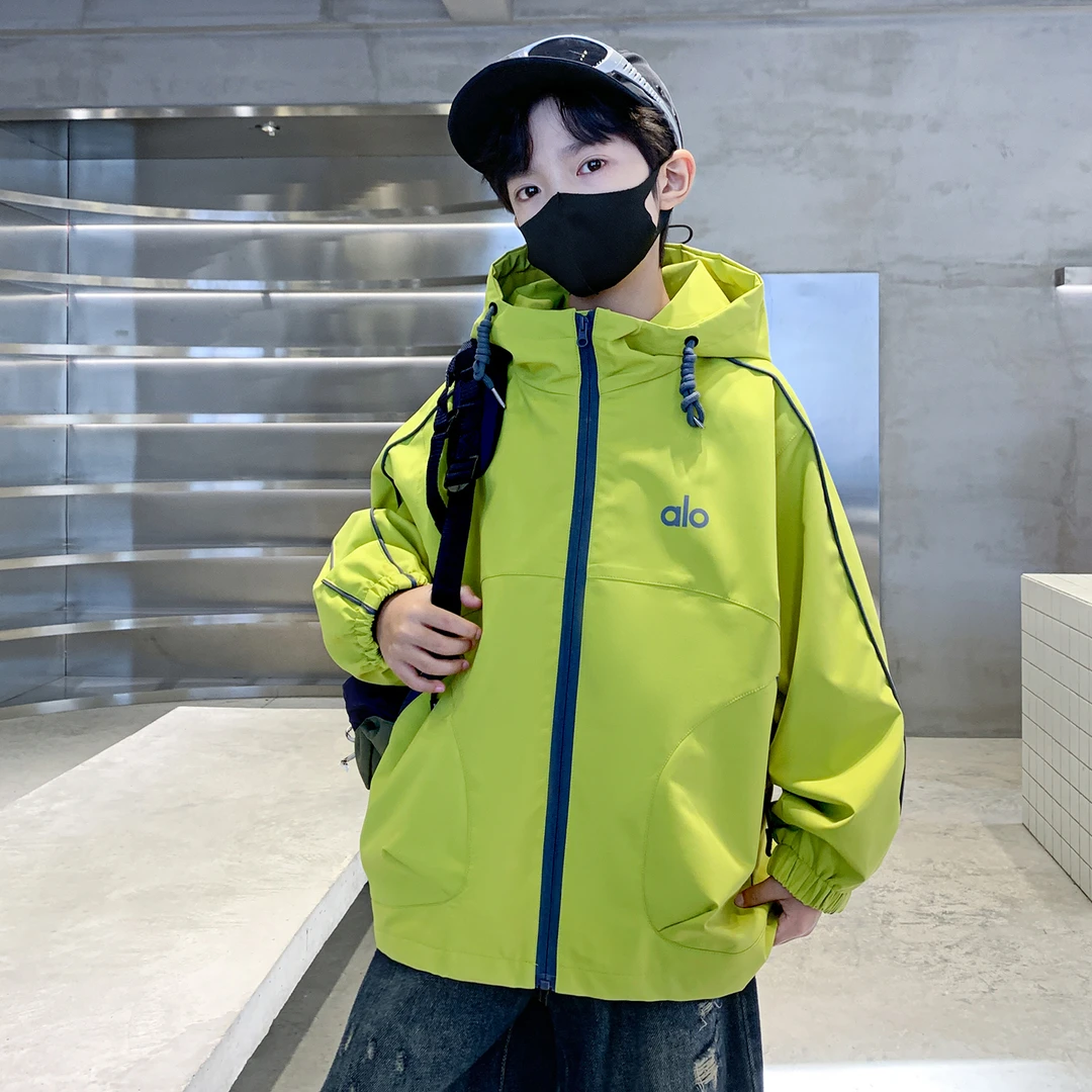 儿童装男童秋装外套2025新款中大童春秋款男孩秋季工装帅气冲锋衣