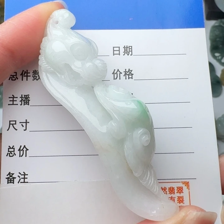 翡翠未镶嵌颈饰龙勾