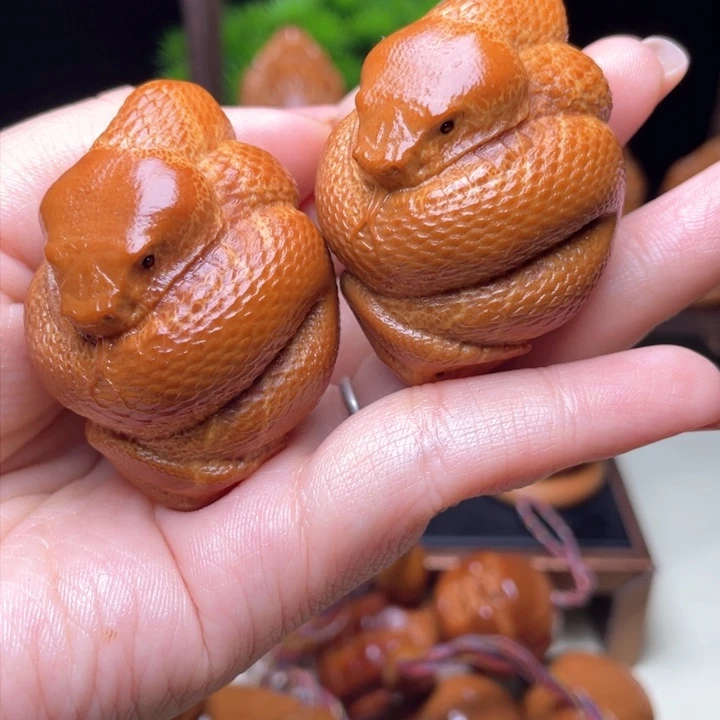 吊坠橄榄核蛇手球