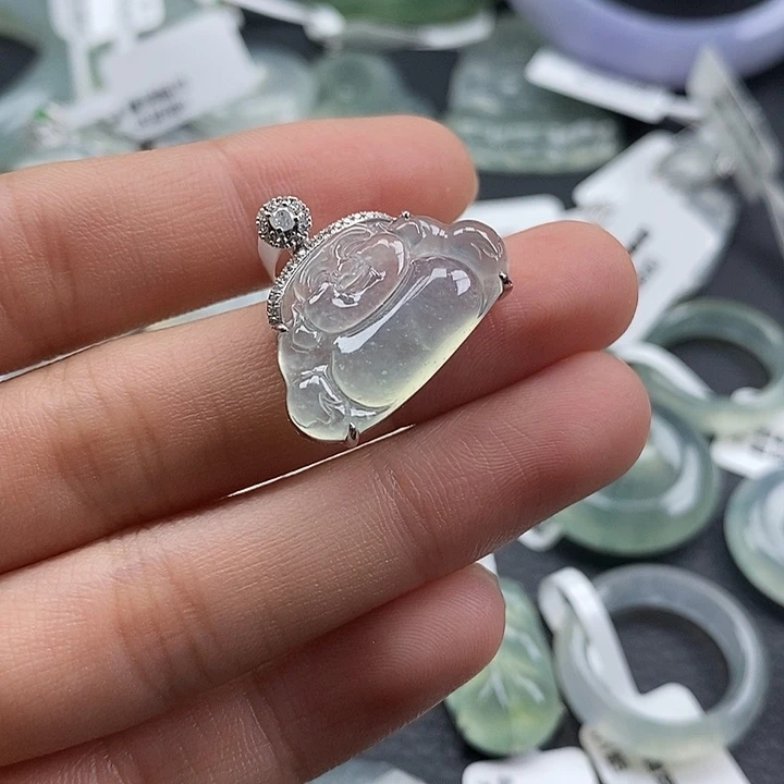 翡翠18K金镶嵌颈饰