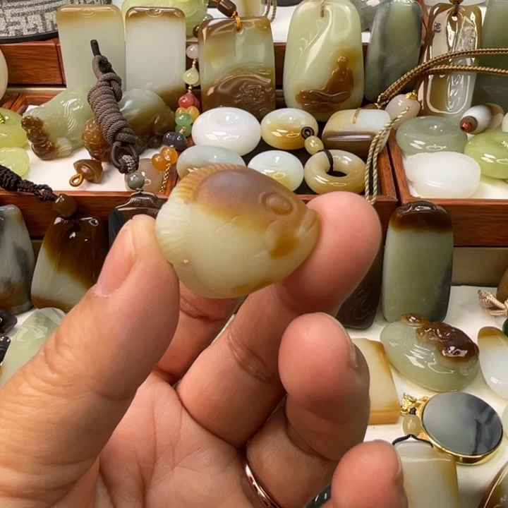 和田玉未镶嵌颈饰